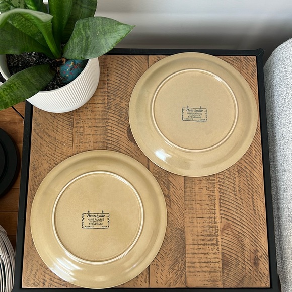 2 Vintage Hearthside Hand Painted Stoneware Dinner Plates - Painted in Japan - Picture 7 of 7